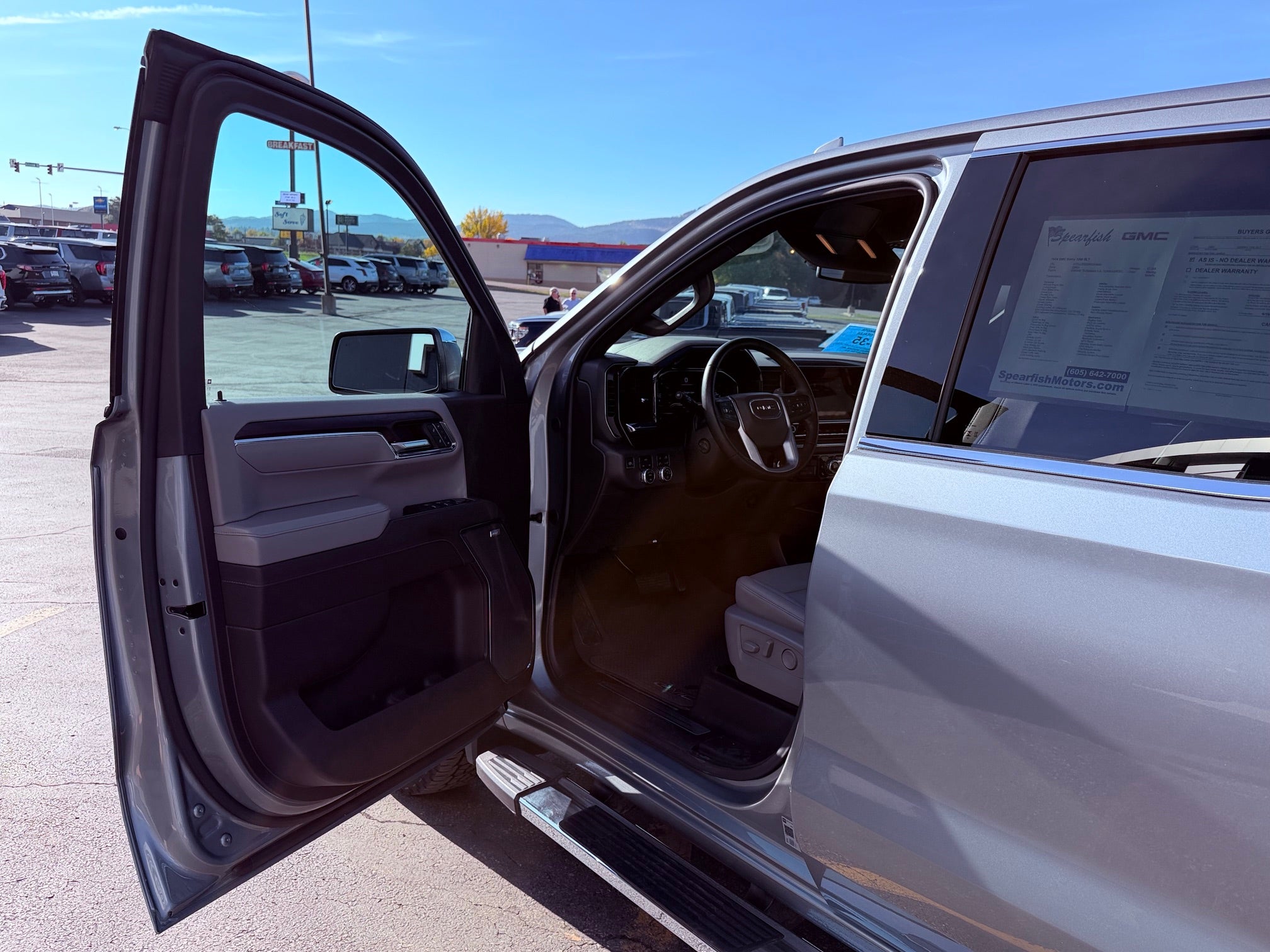 2024 GMC Sierra 1500 SLT