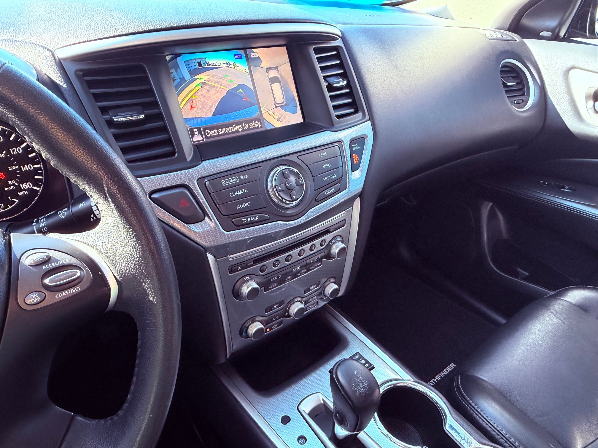 2017 Nissan Pathfinder SL