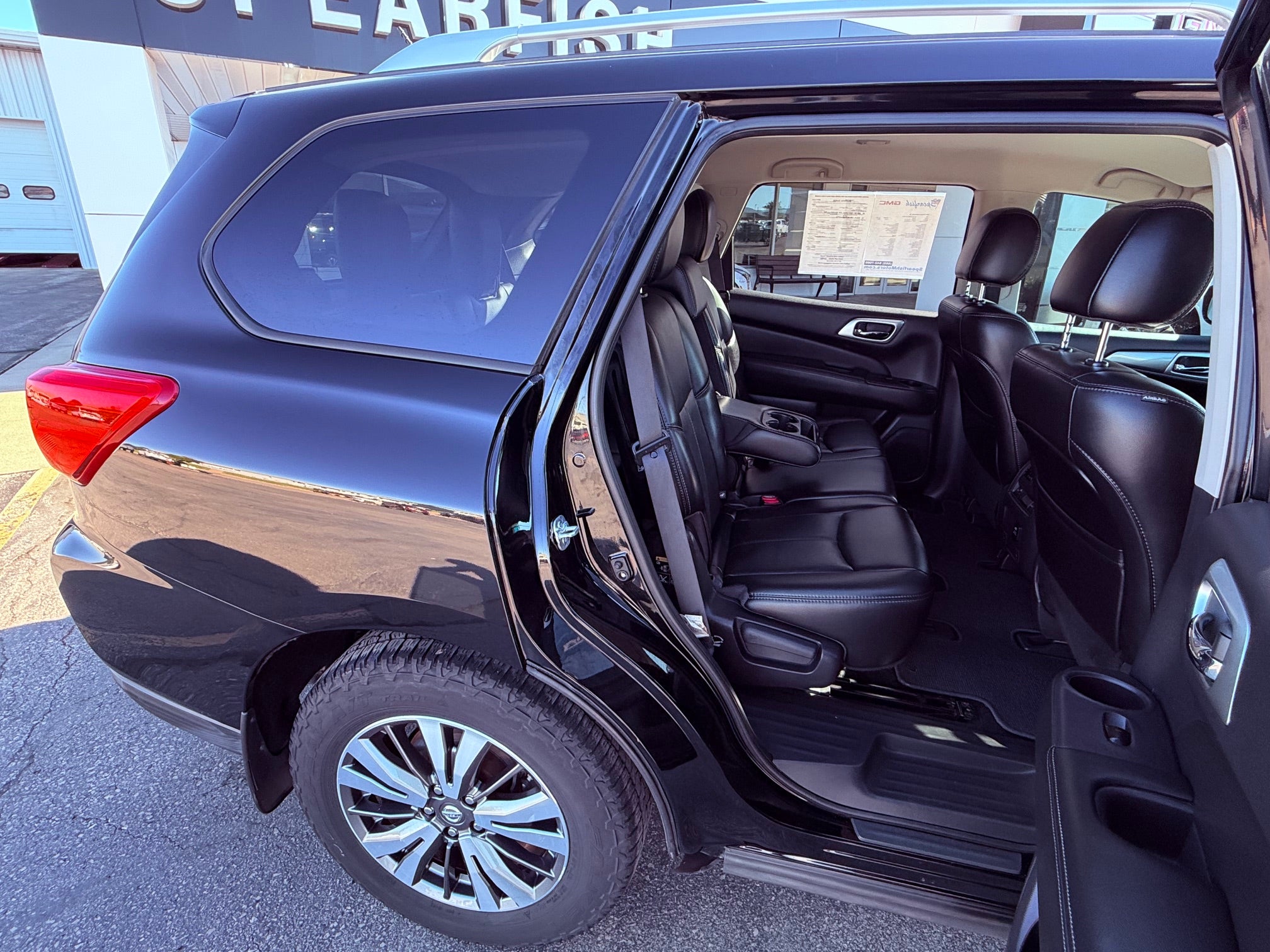 2017 Nissan Pathfinder SL
