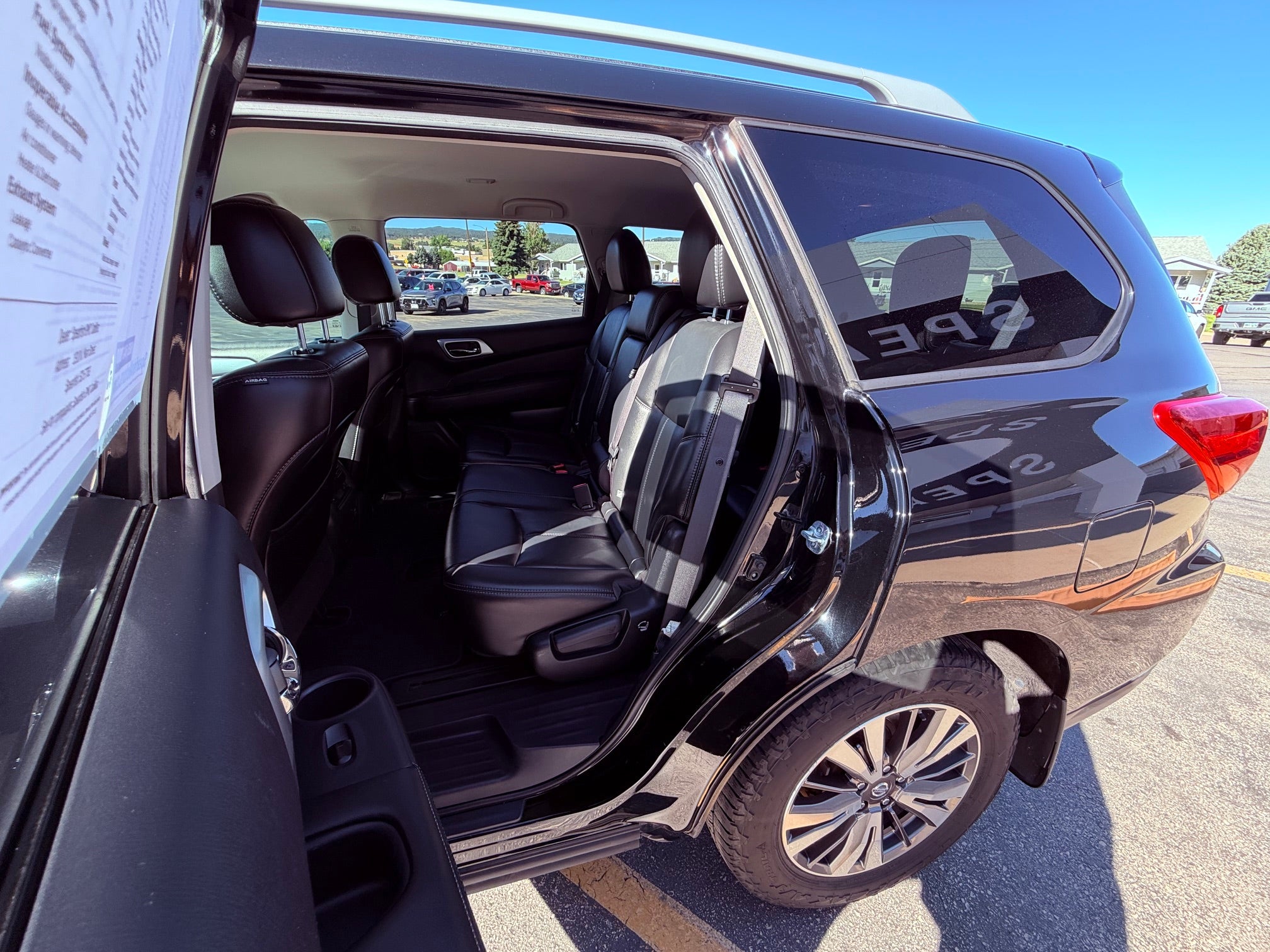 2017 Nissan Pathfinder SL