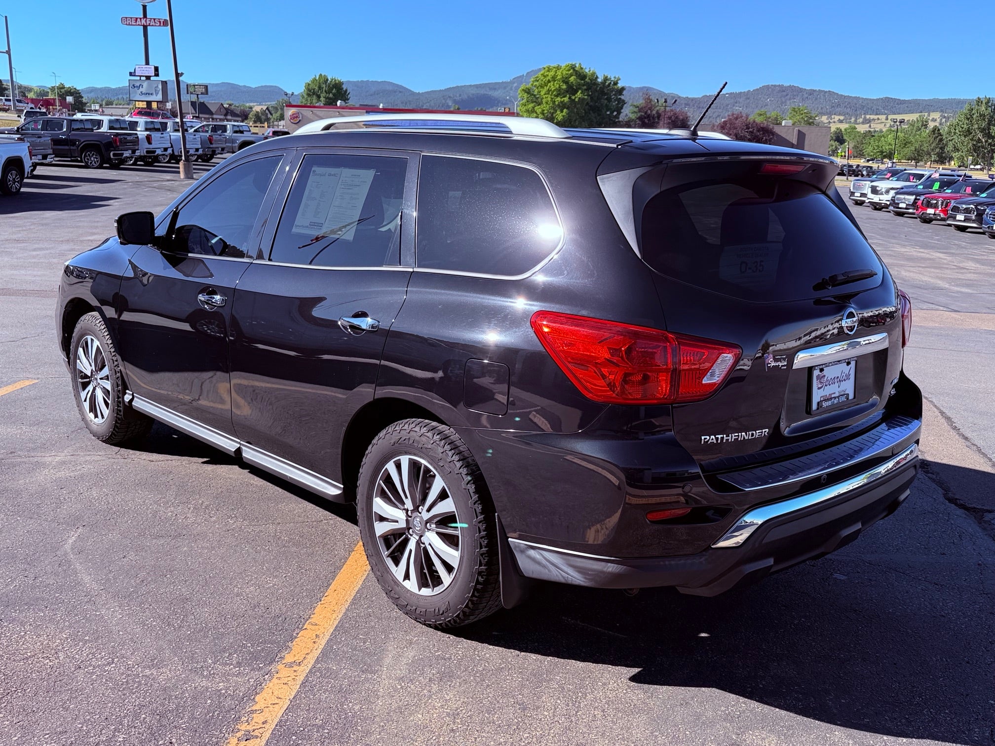 2017 Nissan Pathfinder SL