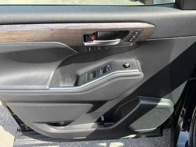 2022 Toyota Highlander Platinum AWD (Natl)