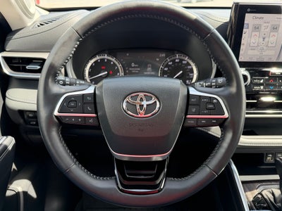2022 Toyota Highlander Platinum AWD (Natl)