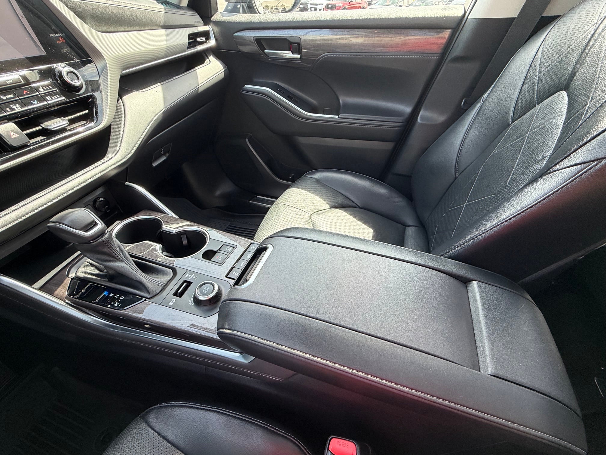 2022 Toyota Highlander Platinum AWD (Natl)