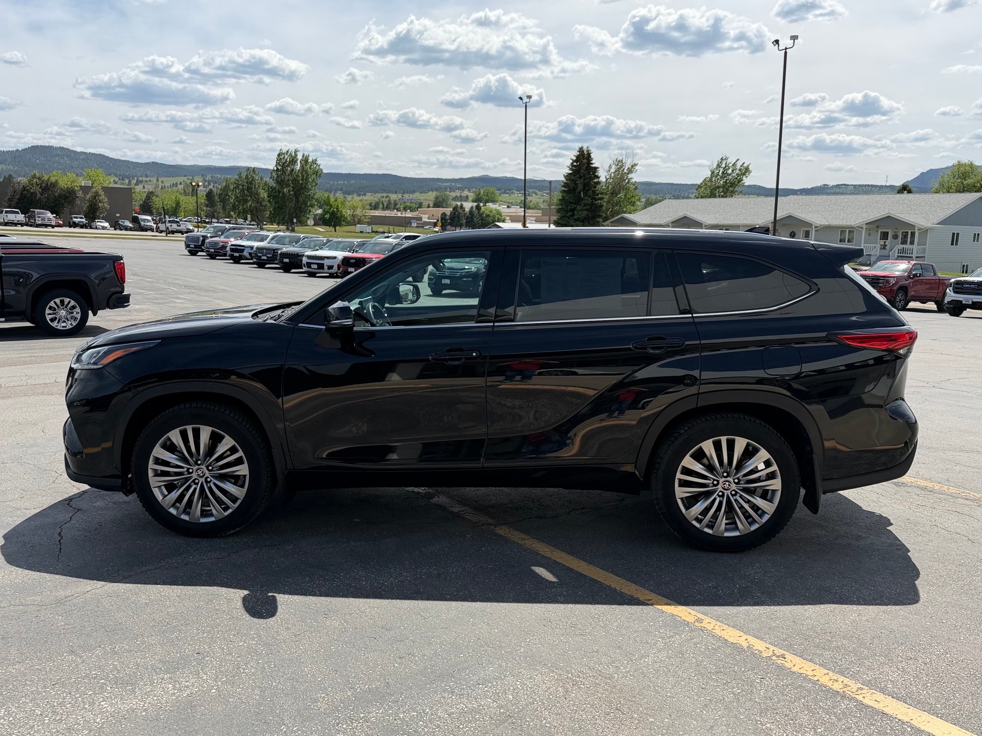 2022 Toyota Highlander Platinum AWD (Natl)