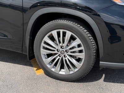 2022 Toyota Highlander Platinum AWD (Natl)